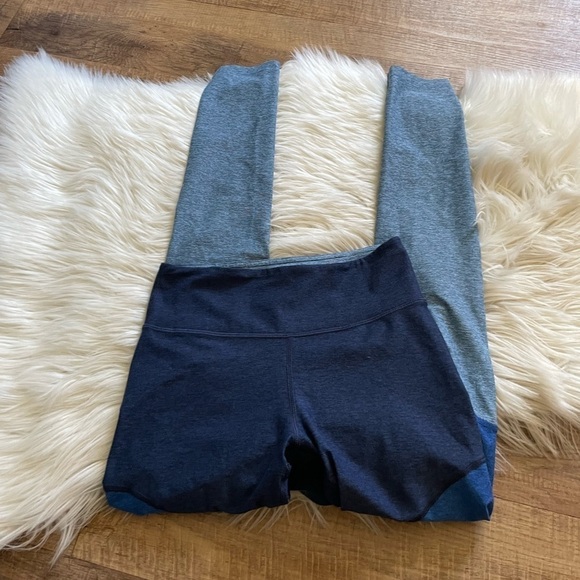 OUTDOOR VOICES 7/8 Blue Colorblock Leggings - Picture 2 of 4